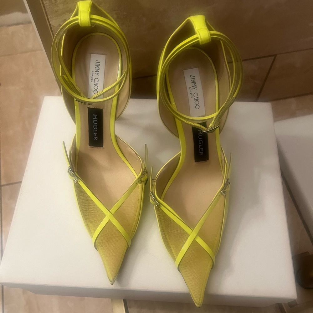 COPY - JIMMY CHOO
Neon Yellow Mugler Edition Strap Pump Heels! Worn once! US8